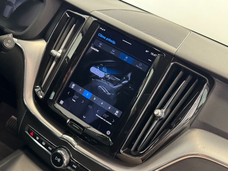 Volvo XC60 MOMENTUM PRO AUTO foto 36