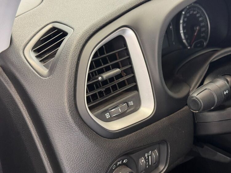 Jeep Renegade SPORT foto 17