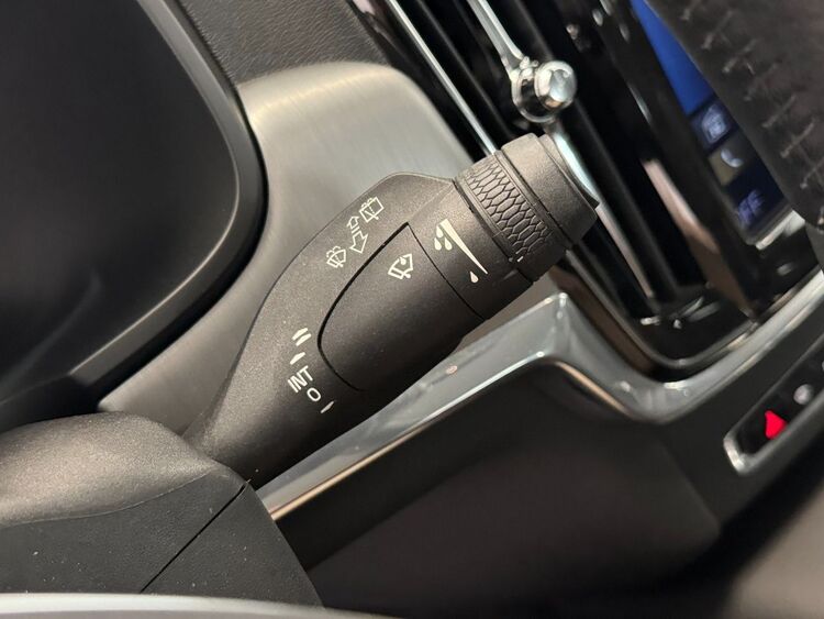 Volvo V90 MOMENTUM AUTO foto 23