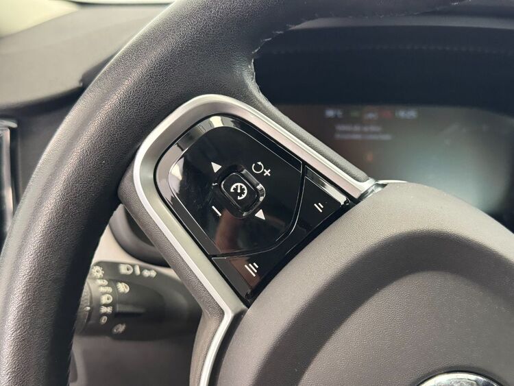 Volvo V90 MOMENTUM AUTO foto 24