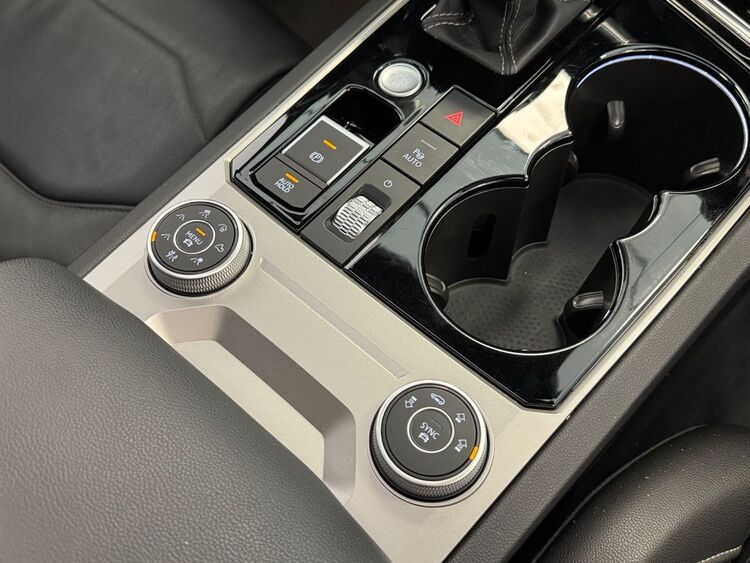 Volkswagen Touareg R LINE foto 47