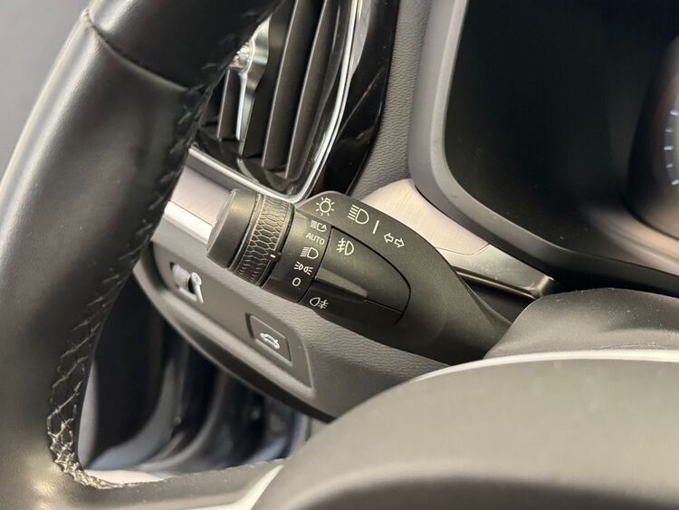 Volvo V60 MOMENTUM PRO AUTO foto 19