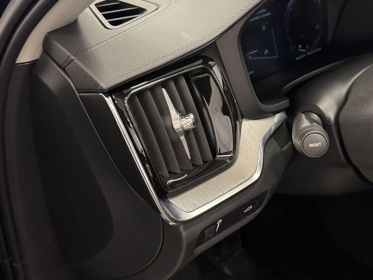 Volvo V60 INSCRIPTION AUTO foto 18