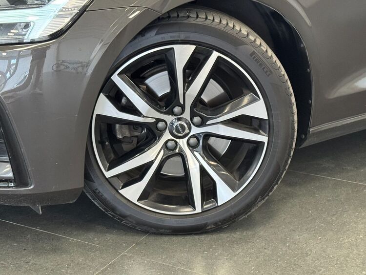 Volvo V60 PLUS DARK AUTO foto 37
