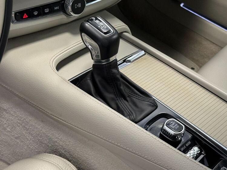 Volvo V90 D4 AWD AUTO foto 26
