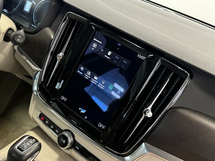 Volvo V90 D4 AWD AUTO foto 32