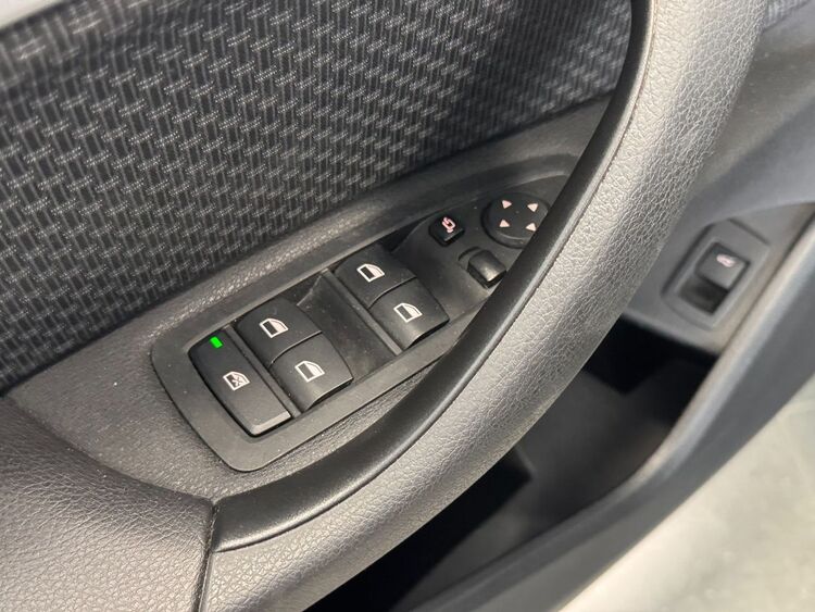 BMW X1 SDRIVE 18D foto 15