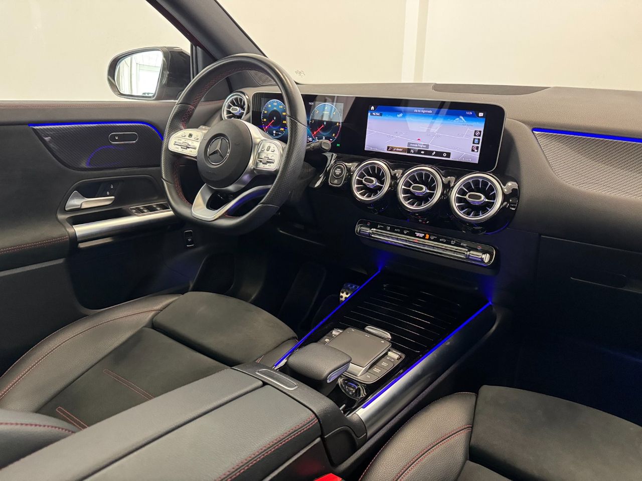 Mercedes GLA AMG miniatura 12