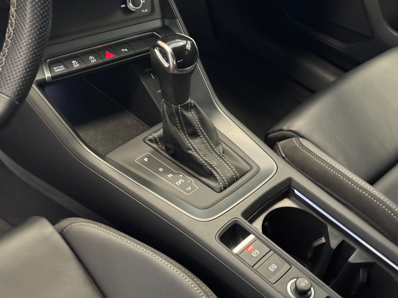 Audi Q3 SLINE BLACK LINE miniatura 28
