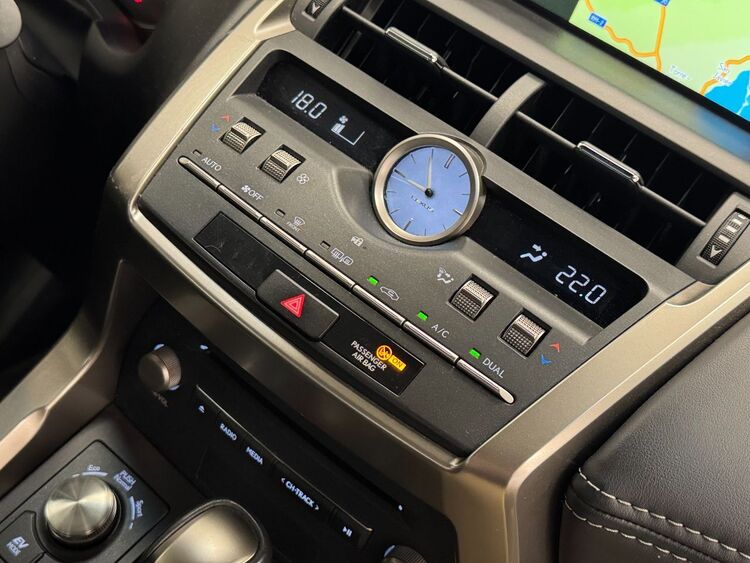 Lexus NX 300H BUSINESS foto 38