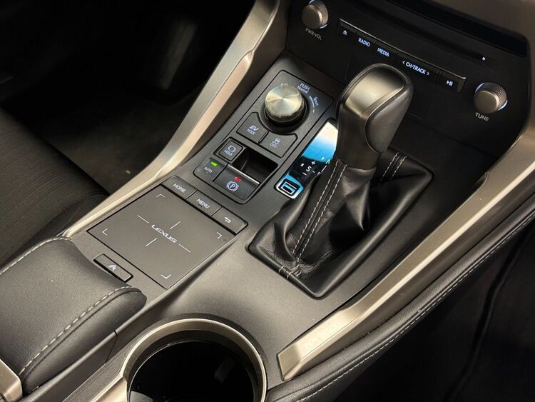Lexus NX 300H BUSINESS foto 40