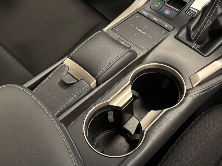 Lexus NX 300H BUSINESS foto 41