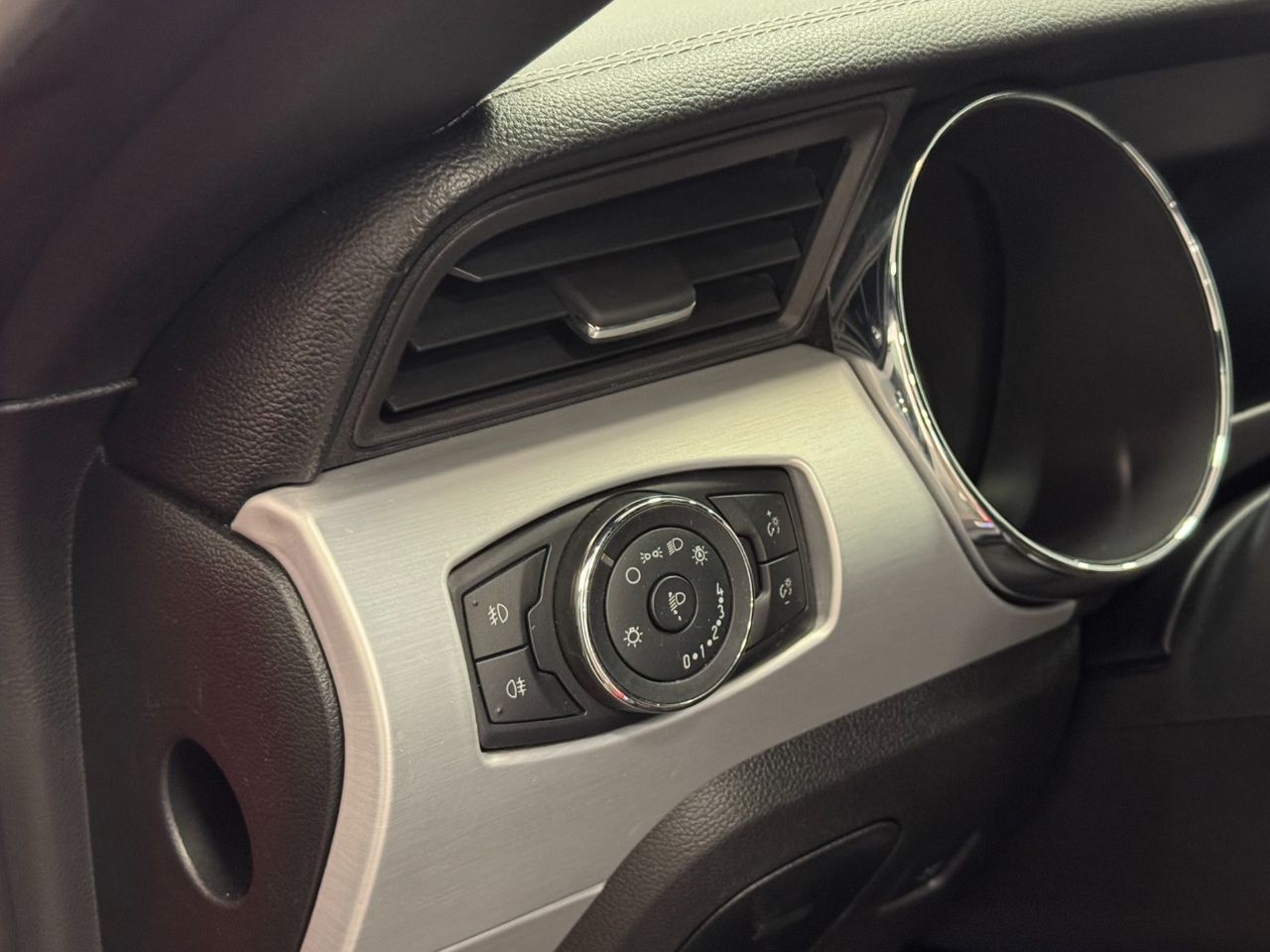 Ford Mustang GT miniatura 18