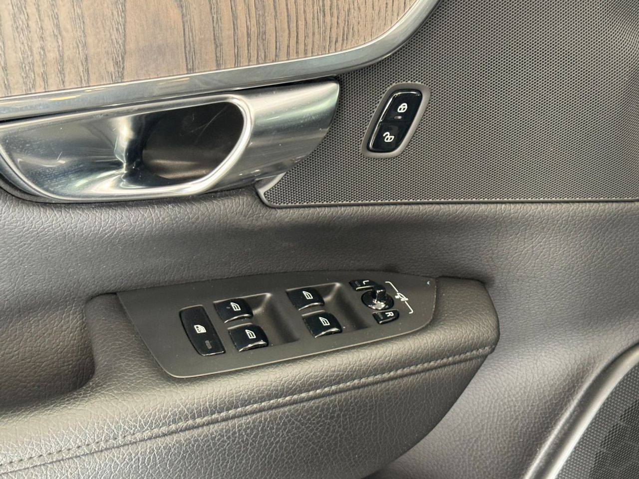 Volvo V90 CROSS COUNTRY miniatura 17