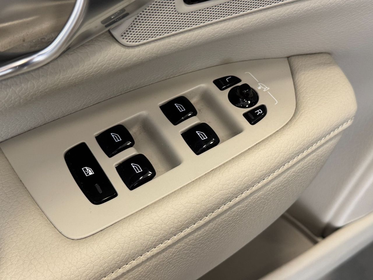 Volvo V90 D5 miniatura 16