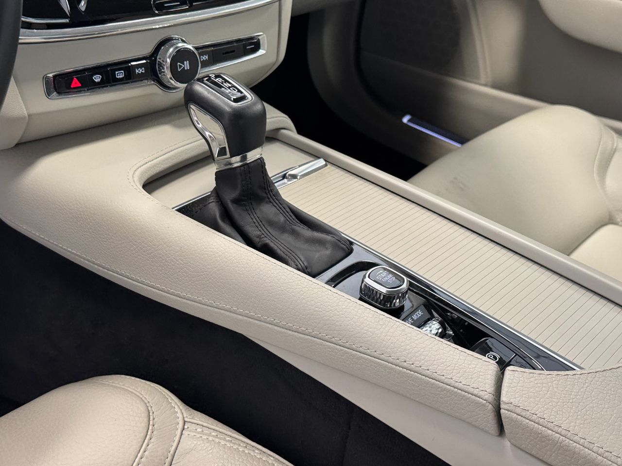 Volvo V90 D5 miniatura 26