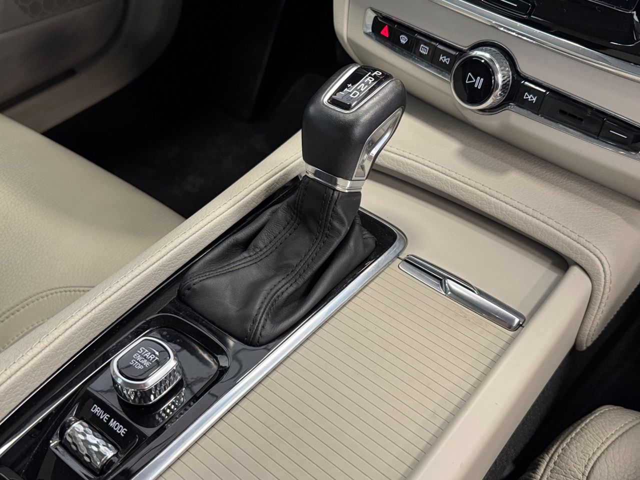 Volvo V90 D5 miniatura 36