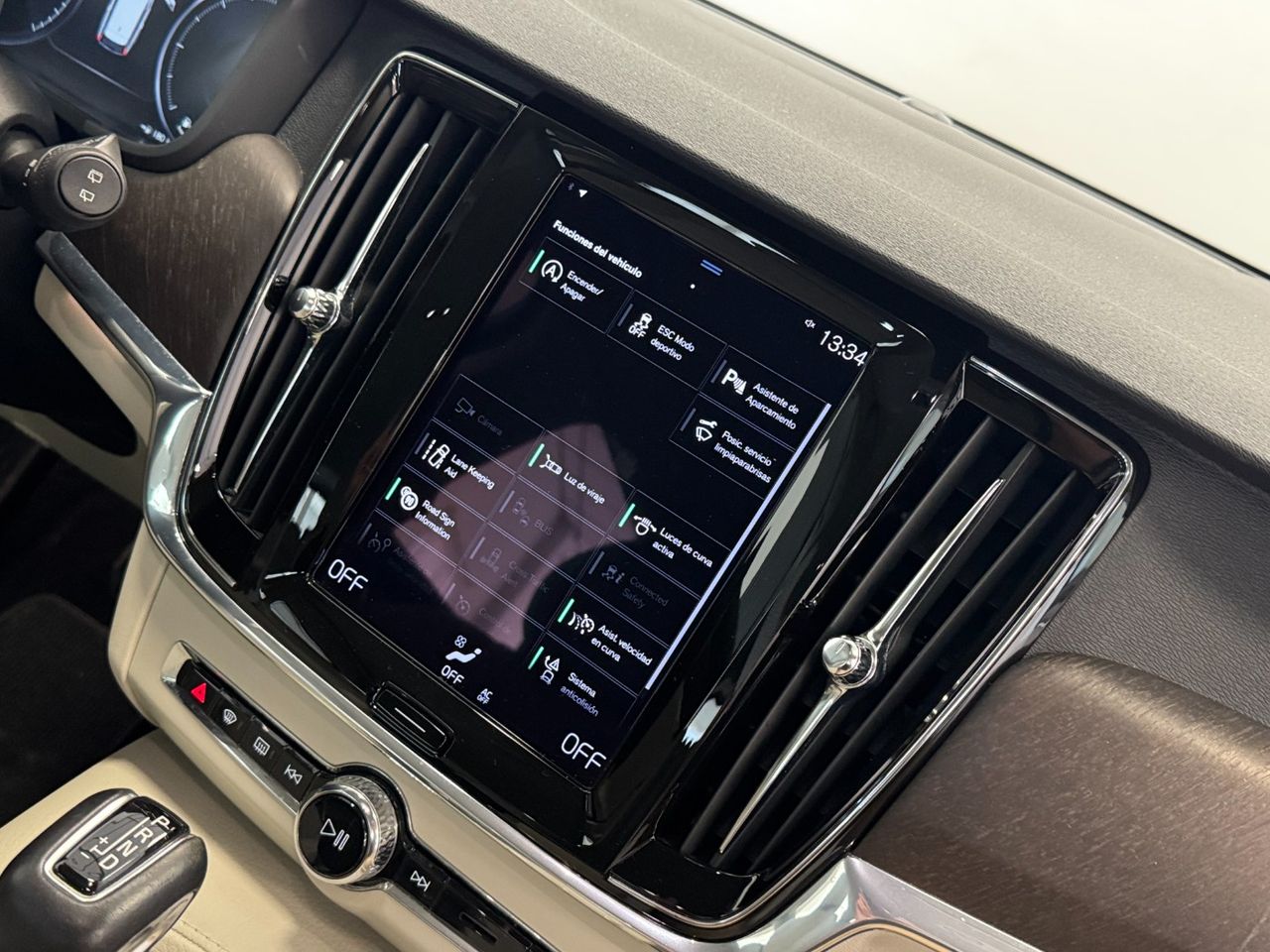 Volvo V90 D5 foto 32