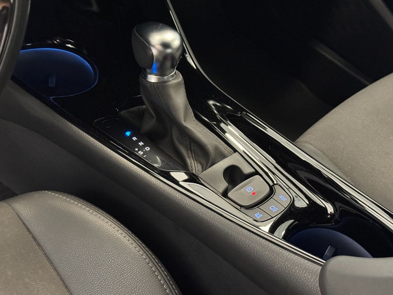 Toyota C-HR ADVANCE foto 29