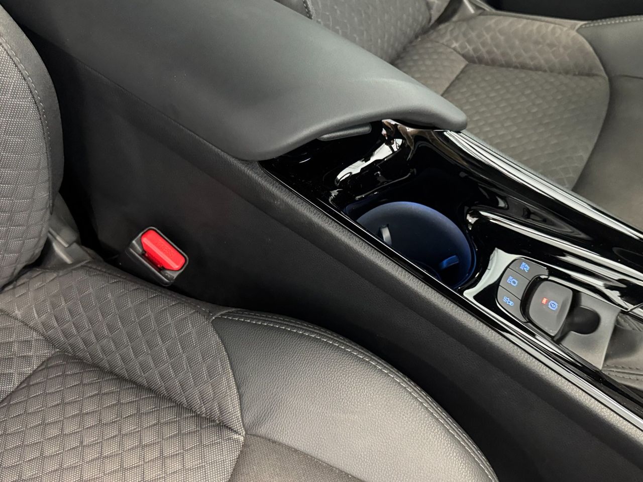 Toyota C-HR ADVANCE foto 38