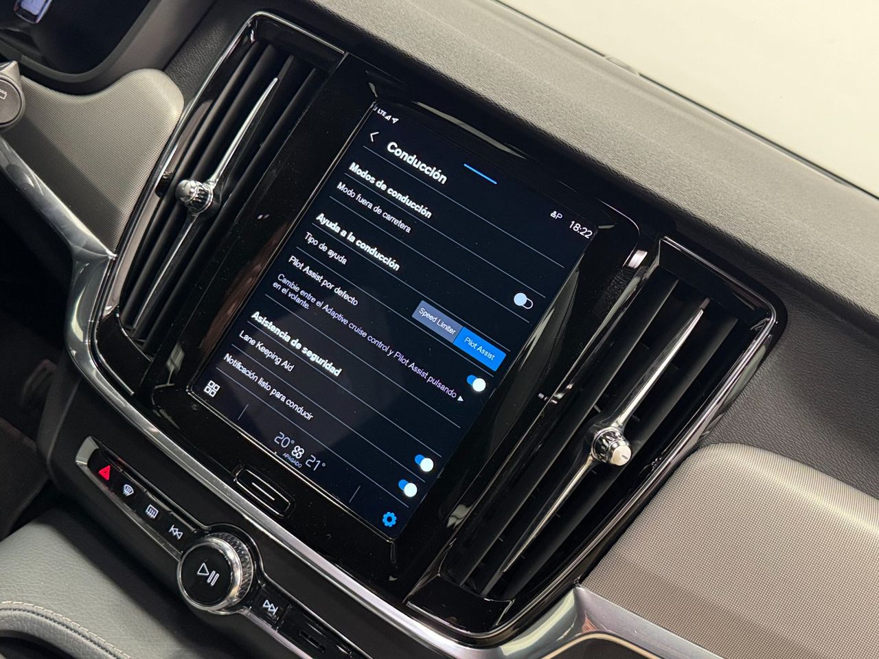 Volvo V90 CROSS COUNTRY B4 foto 37