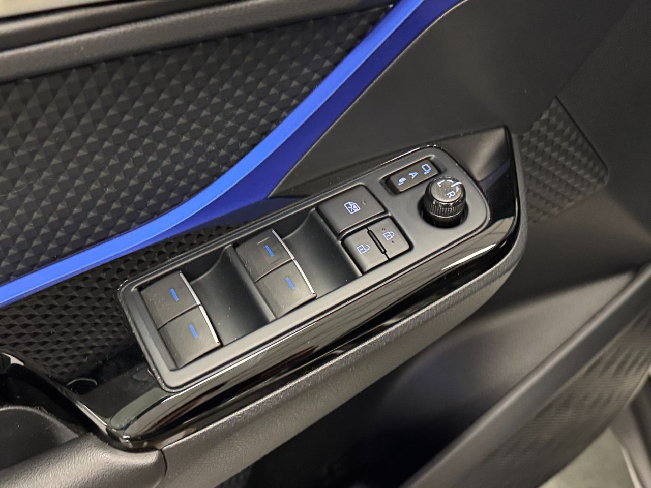 Toyota C-HR CHR miniatura 15