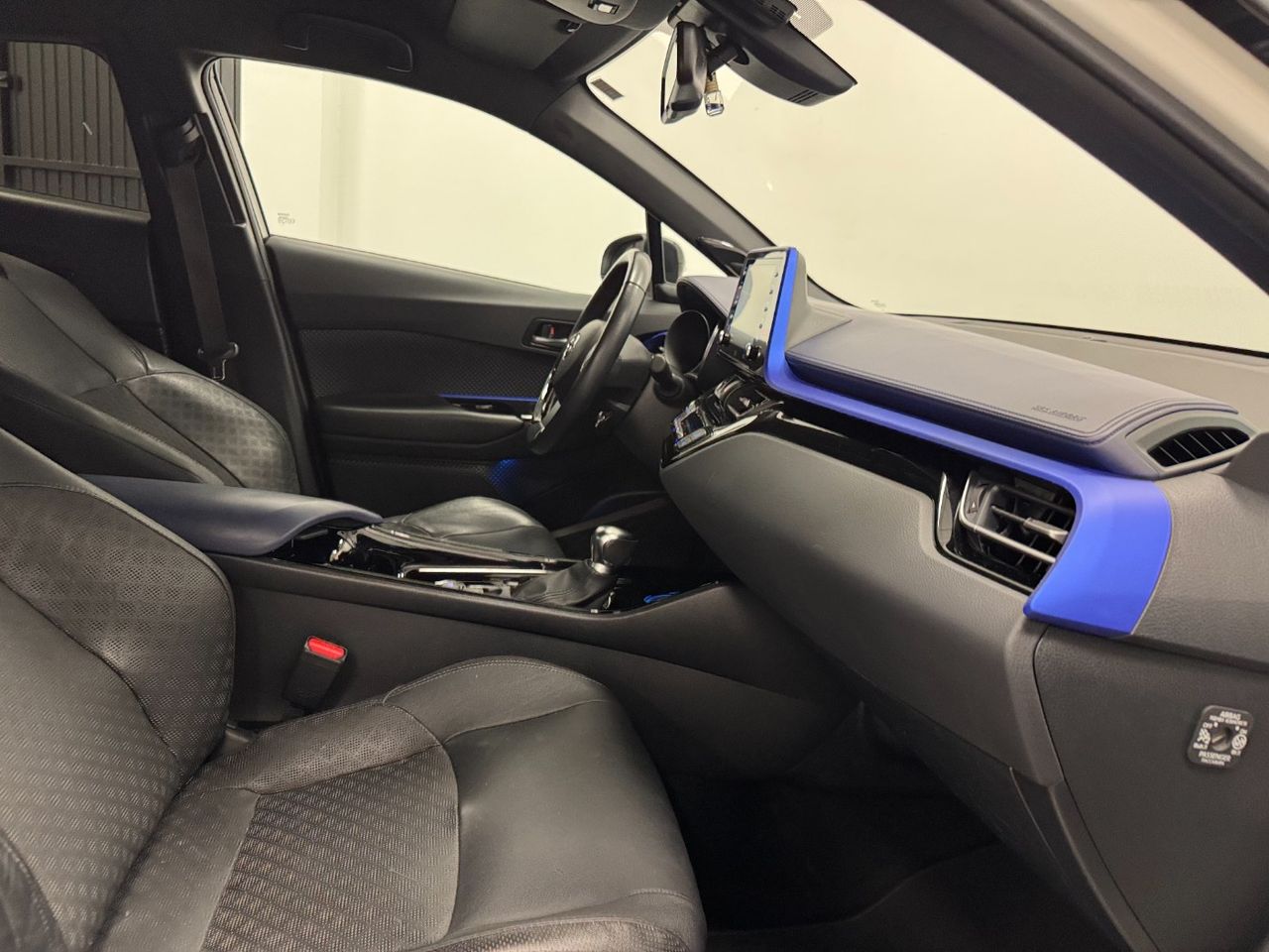 Toyota C-HR CHR miniatura 35