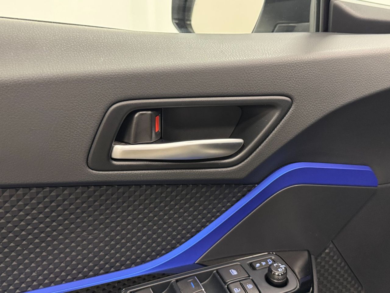 Toyota C-HR CHR foto 16