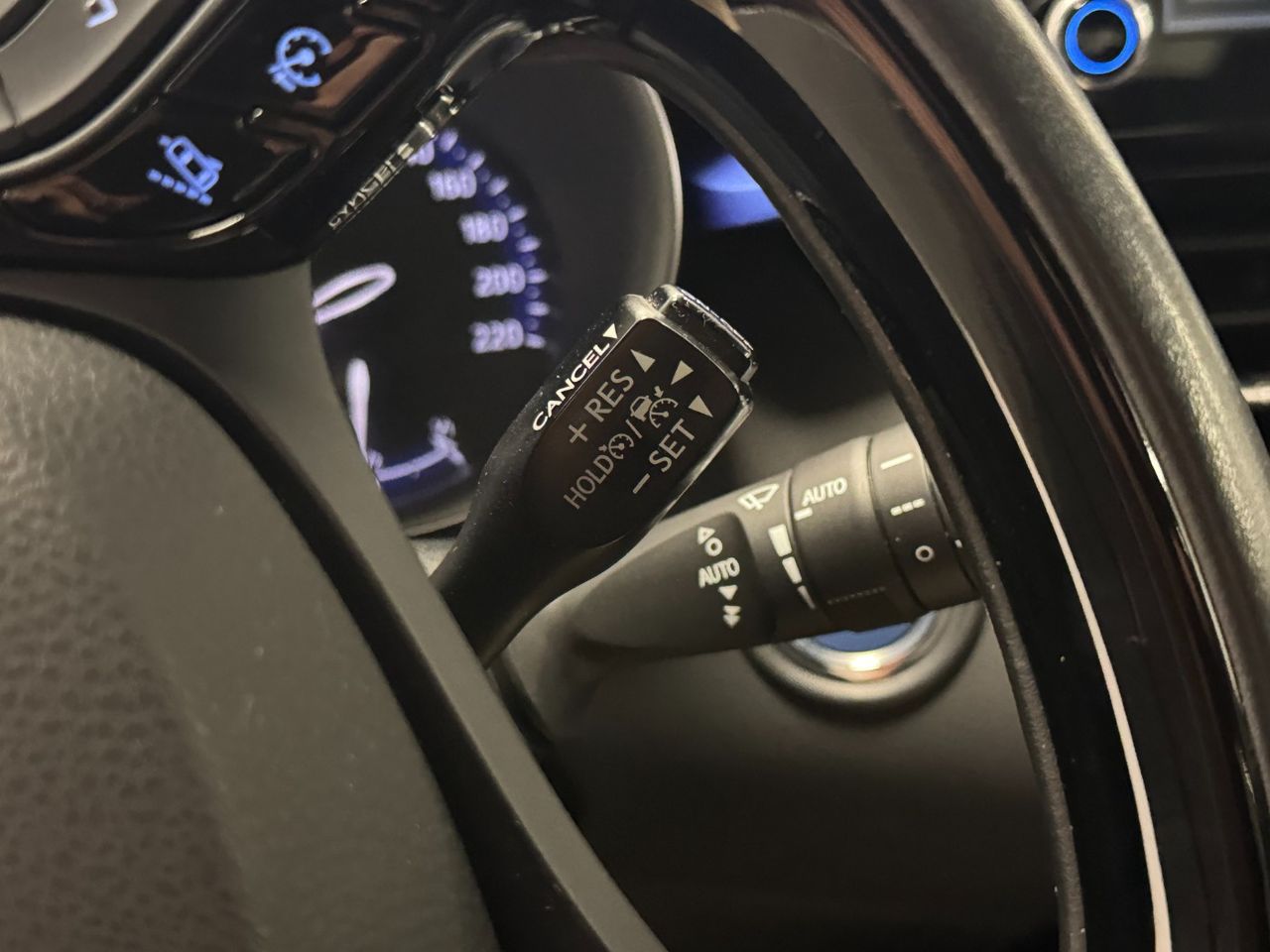 Toyota C-HR CHR foto 29