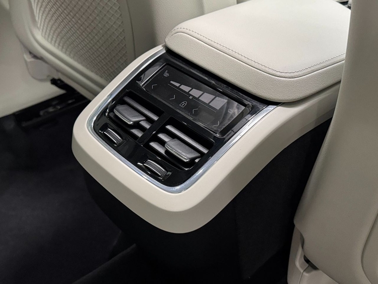 Volvo XC60 B4 PLUS BRIGHT foto 45