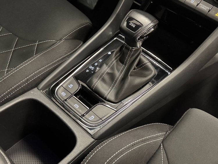 Skoda Karoq SPORTLINE TSI  DSG foto 41