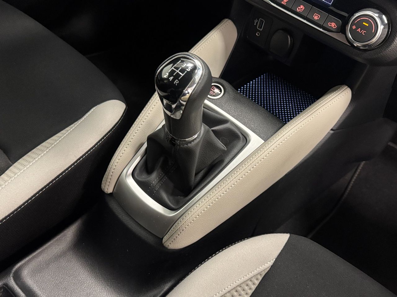 Nissan Micra TEKNA miniatura 41