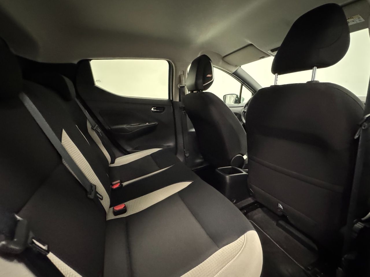 Nissan Micra TEKNA miniatura 43