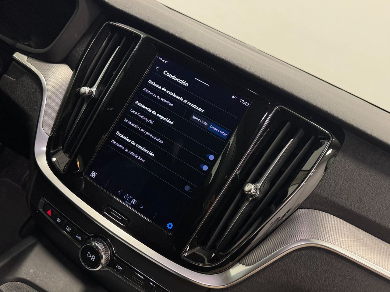 Volvo V60 B4 D PLUS DARK AUTO miniatura 38