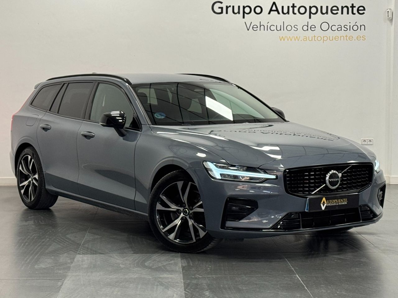 Volvo V60 B4 D PLUS DARK AUTO foto 2