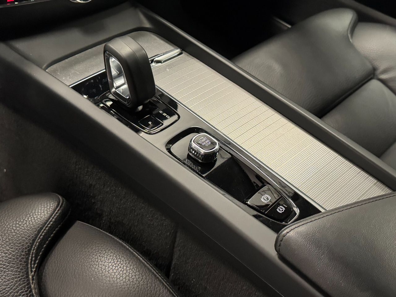 Volvo V60 B4 D PLUS DARK AUTO foto 24