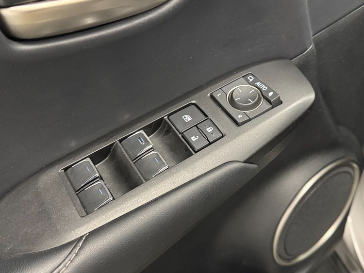 Lexus NX 300H PREMIUM foto 16