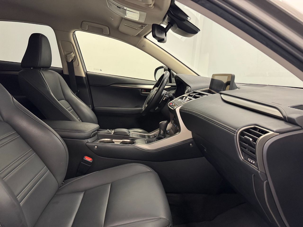 Lexus NX 300H PREMIUM foto 31