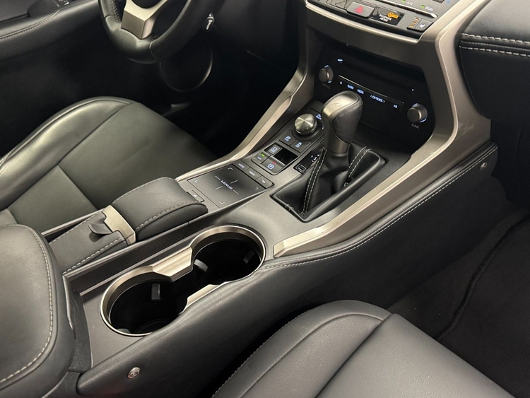 Lexus NX 300H PREMIUM foto 41