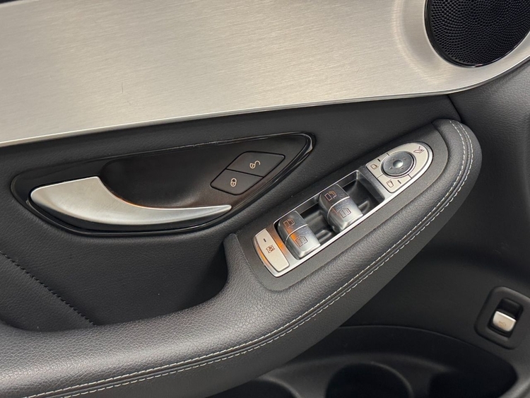 Mercedes GLC 200D 4MATIC AMG foto 16