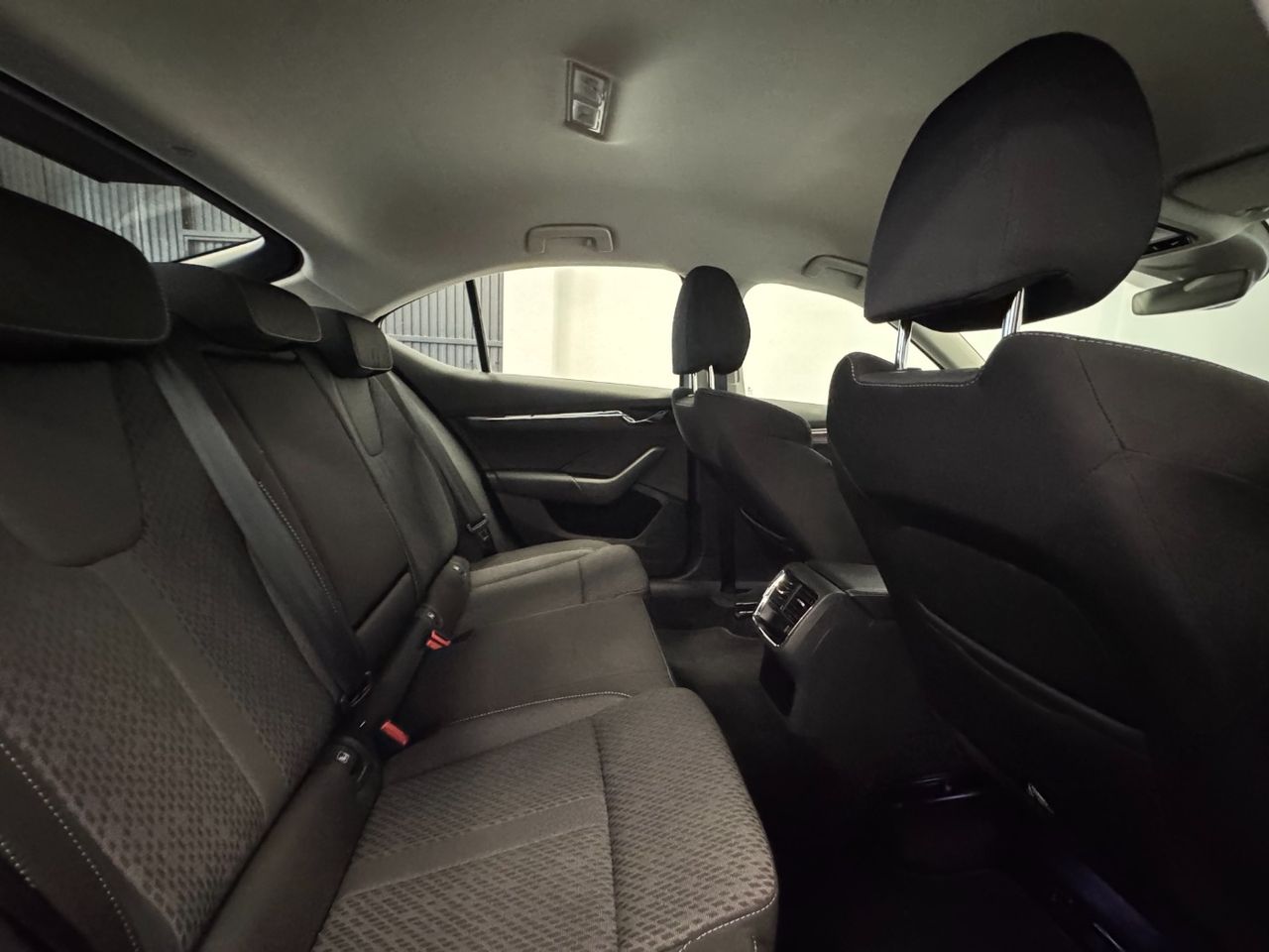 Skoda Octavia AMBITION PLUS miniatura 45