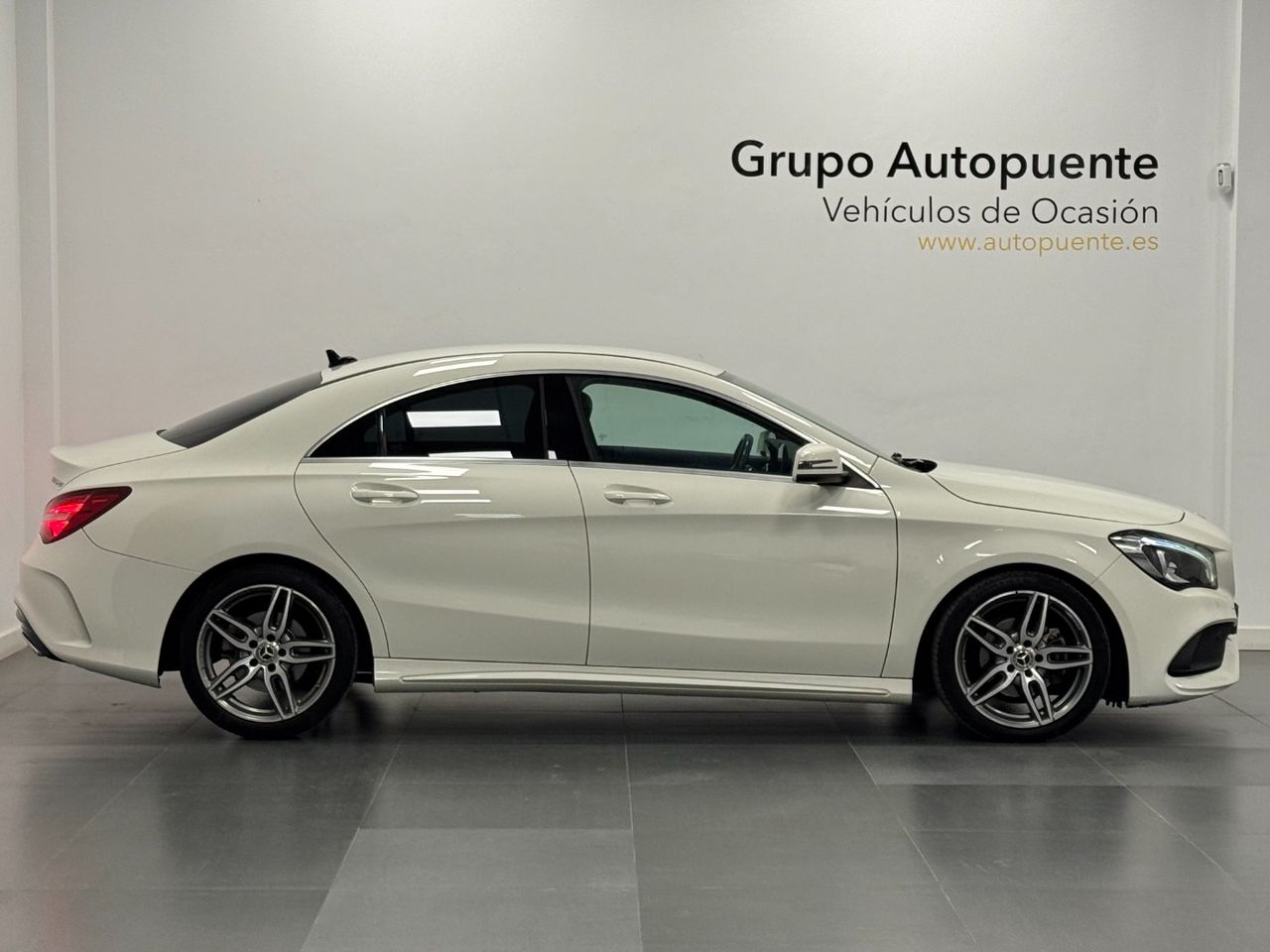 Mercedes Clase CLA AMG 200D miniatura 3