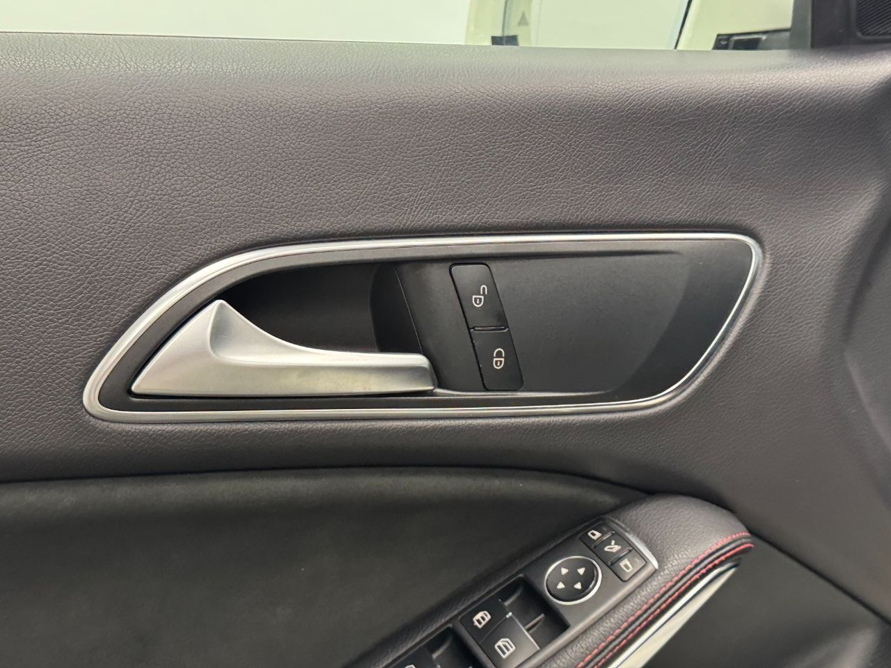 Mercedes Clase CLA AMG 200D miniatura 16