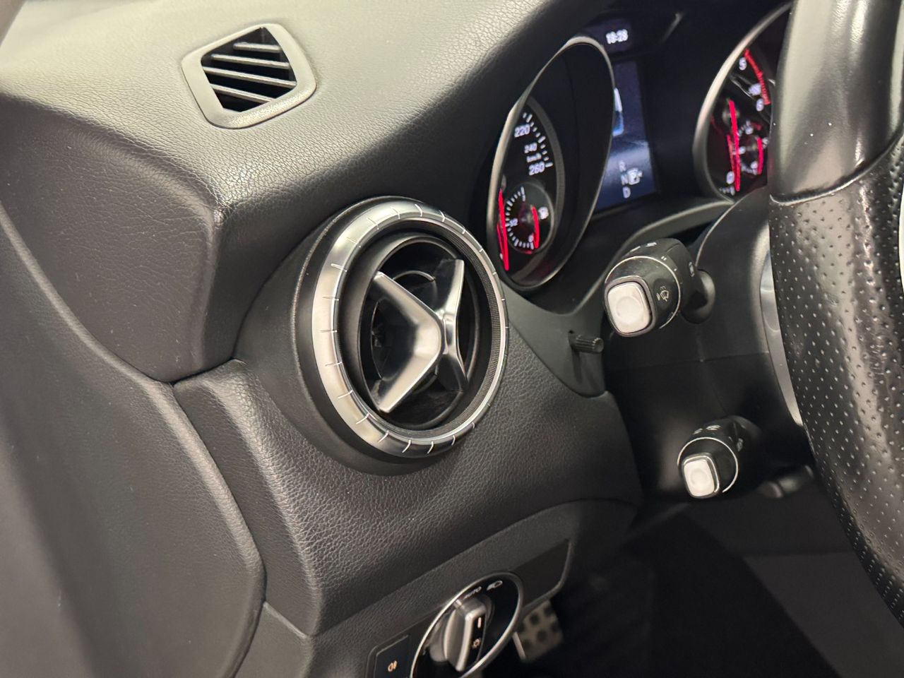 Mercedes Clase CLA AMG 200D miniatura 17