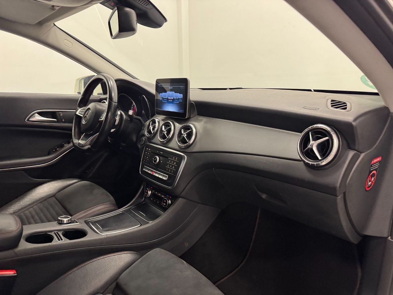 Mercedes Clase CLA AMG 200D miniatura 28