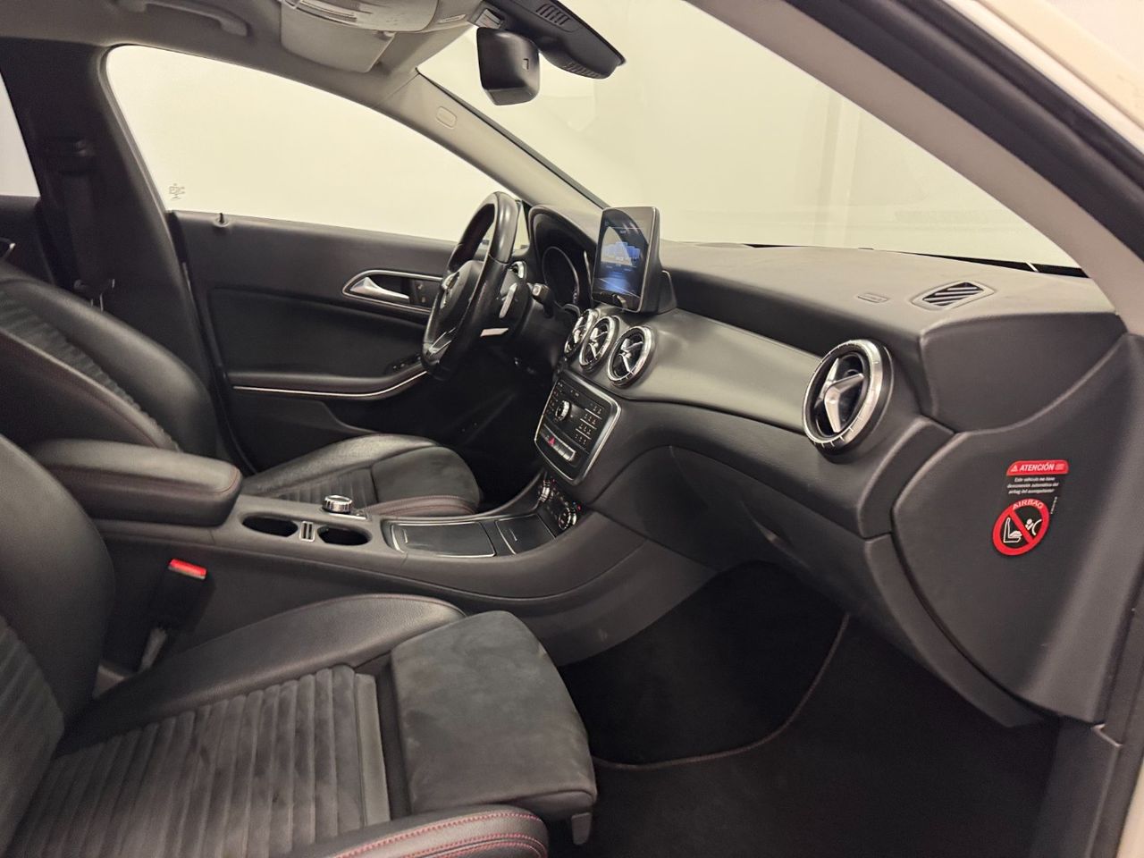 Mercedes Clase CLA AMG 200D miniatura 29