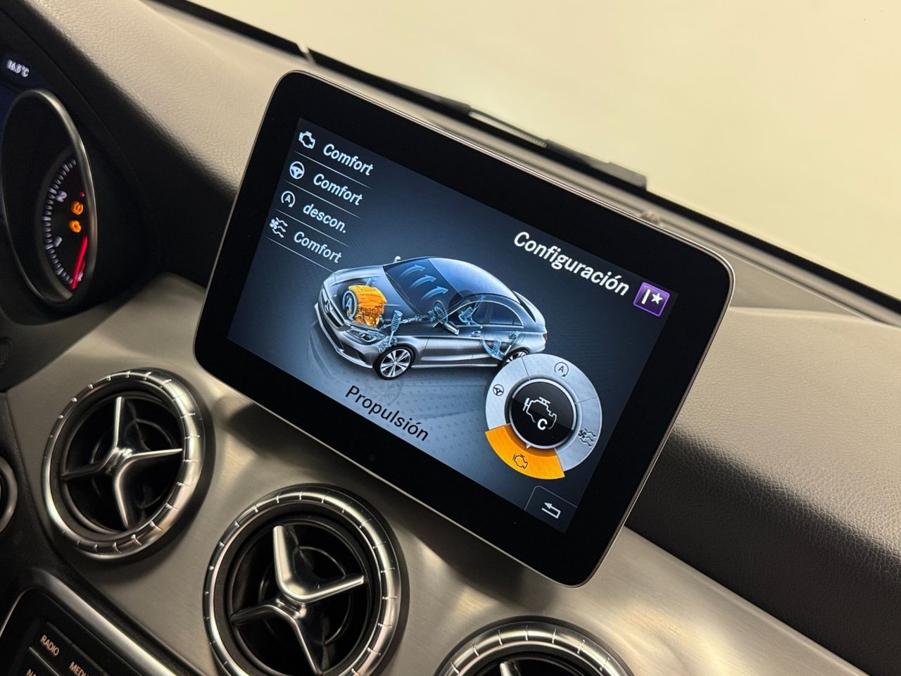 Mercedes Clase CLA AMG 200D miniatura 37