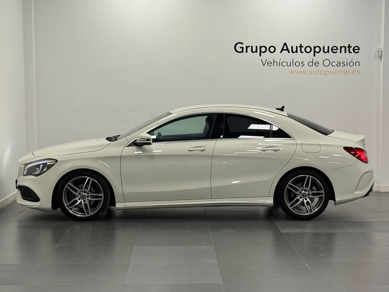 Mercedes Clase CLA AMG 200D miniatura 6