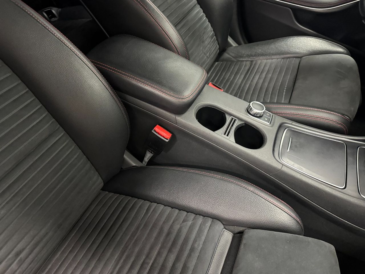 Mercedes Clase CLA AMG 200D miniatura 43