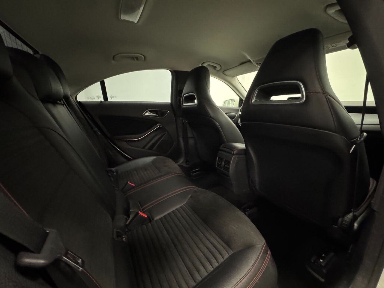 Mercedes Clase CLA AMG 200D miniatura 44